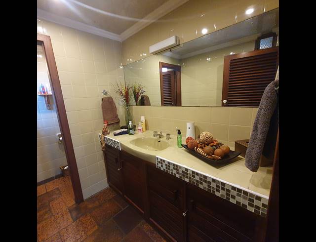 4 BEDROOM FREEHOLD FOR SALE IN PARKHILL GARDENS